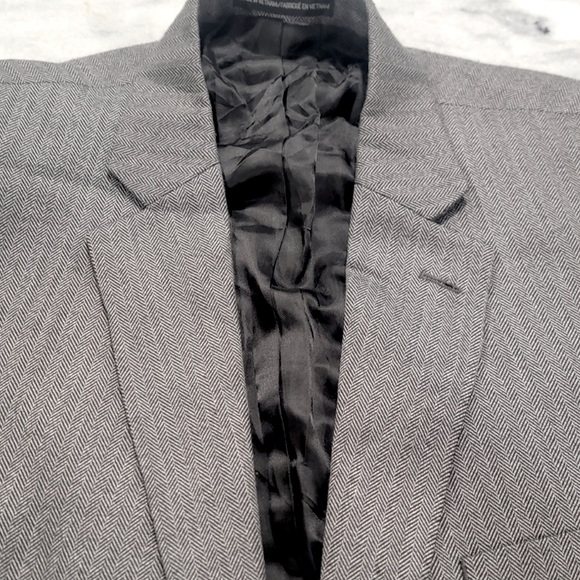 Jones New York Men’s Herringbone 2-Button Sport Jacket - Picture 7 of 7